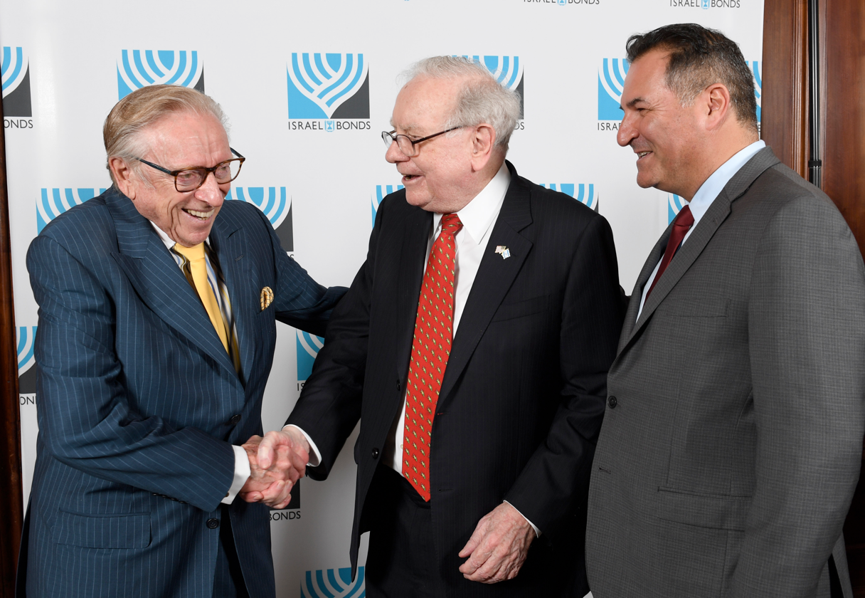 Larry Silverstein, Warren Buffett, Israel Maimon, Israel Bonds Photo Shahar Azan, Israel Bonds 3