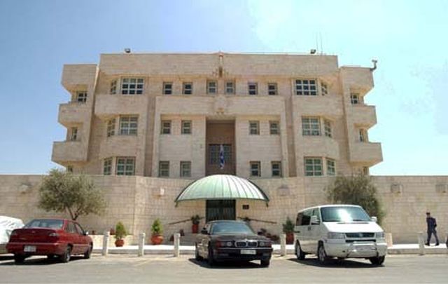 About 30 besieged in Israeli embassy in Jordan: “Security guard stabbed ...