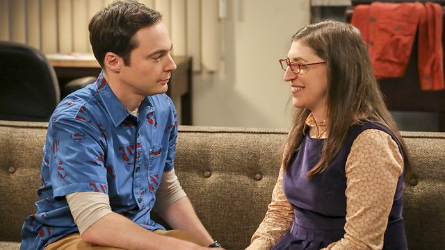 Bialik (R) and Big Bang Theory costar Jim Parsons (Photo courtesy yes)