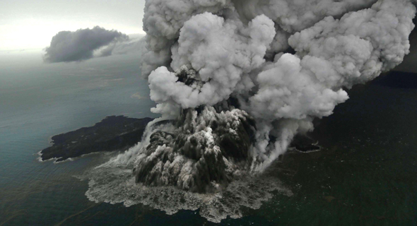 Anak Krakatoa Volcano In Indonesia The Tsunami In December 2018