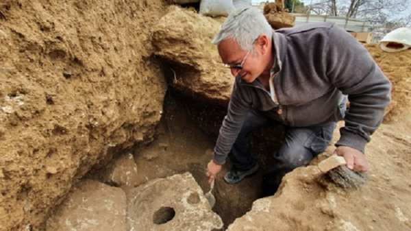 Yaakov Billig, the director of the excavation (Photo Yuli Schwartz, Israel Antiquities Authority)